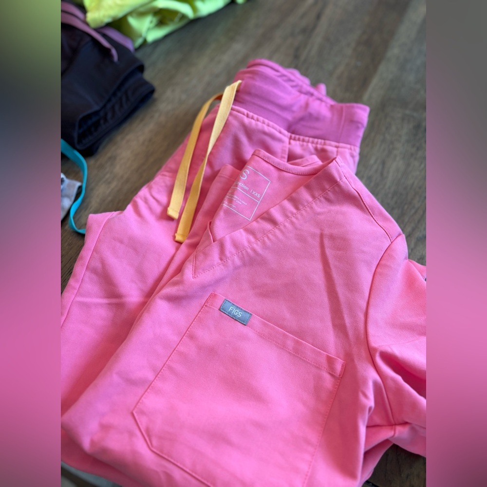 Figs Pink Scrub Set